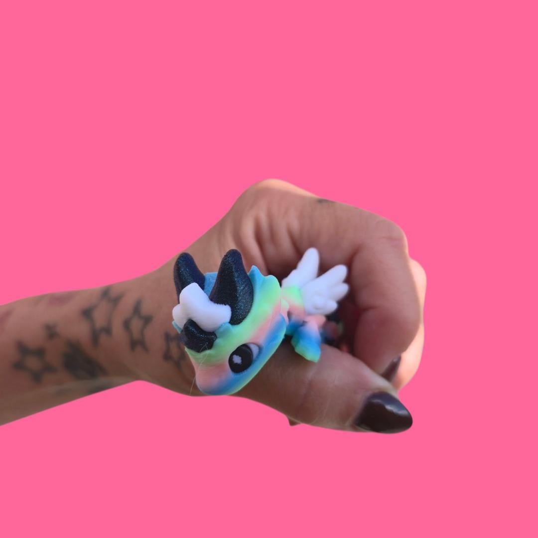 Baby Atria – 3D Printed Fantasy Creature Figurine – Cute Alien Pet Companion – Sci-Fi Desk Toy – Unique Gift for Space & Creature Collectors