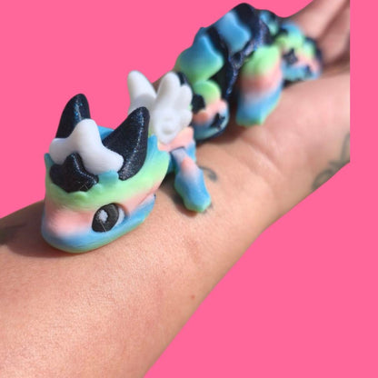 Baby Atria – 3D Printed Fantasy Creature Figurine – Cute Alien Pet Companion – Sci-Fi Desk Toy – Unique Gift for Space & Creature Collectors